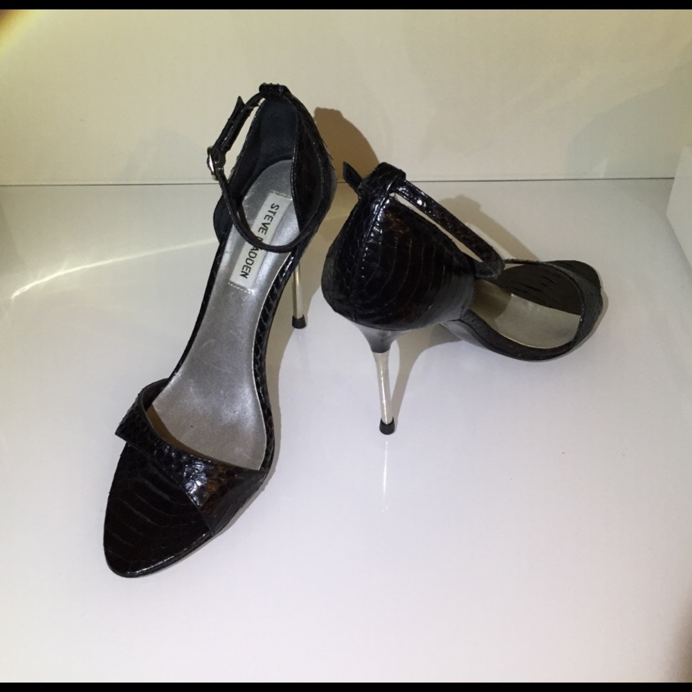 Steve Madden “Hotspot” stilettos